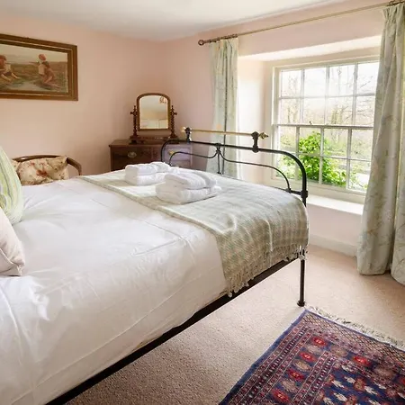 The Gate House, Clappersgate Holiday home