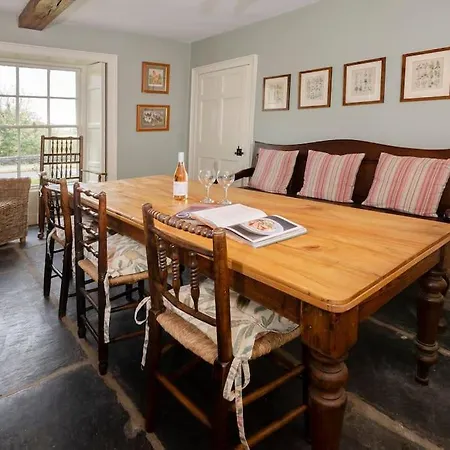 The Gate House, Clappersgate * Ambleside
